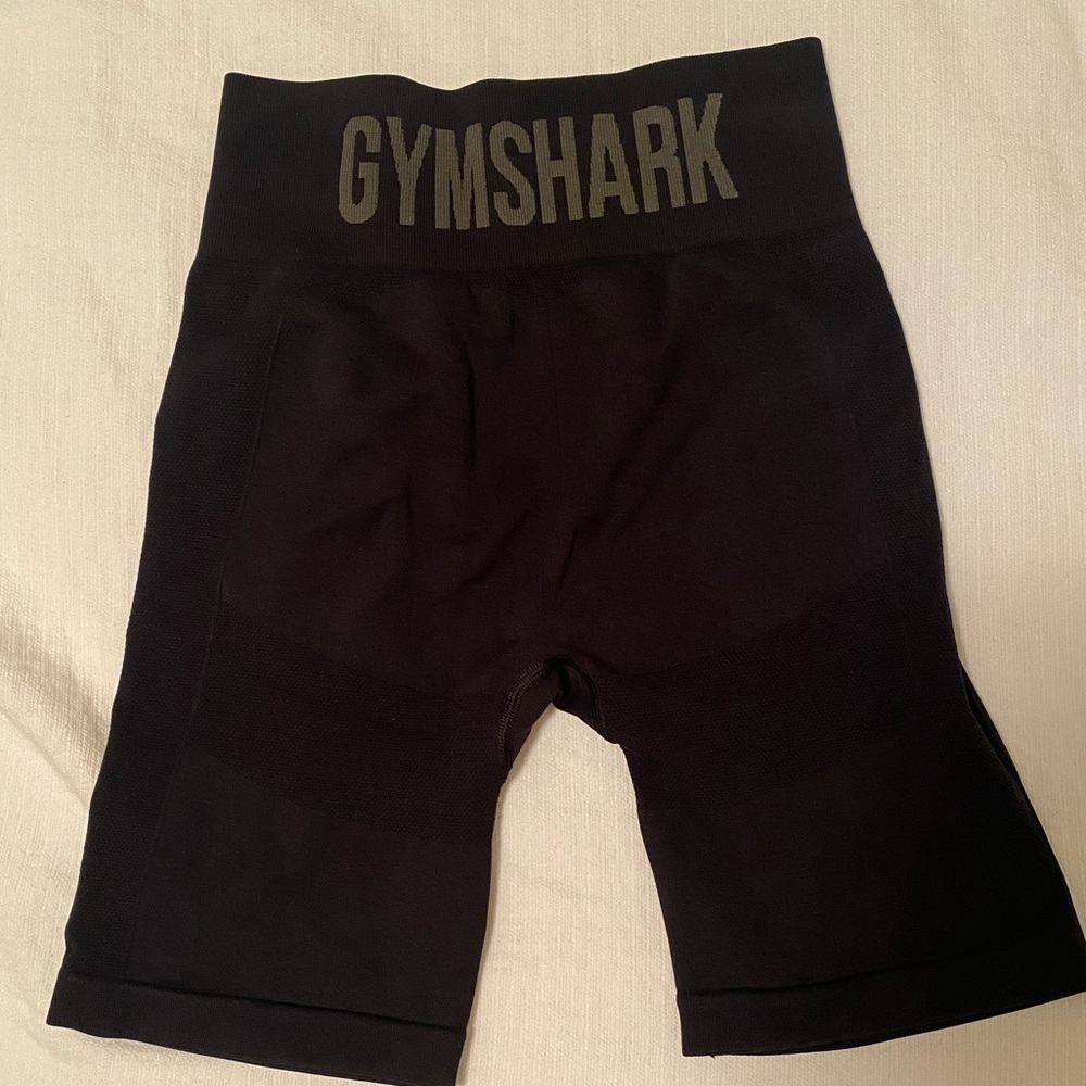GYMSHARK NEVER WORN  Flex bike shorts
